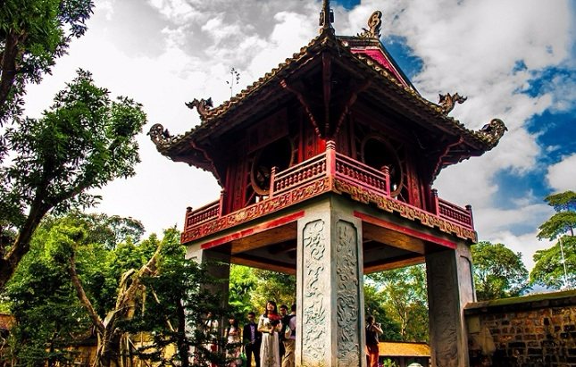 templos-vietnamitas-más-hermosos-literature-hanoi-vietnam