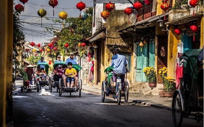 http://horizon-vietnamviagem.com/wp-content/uploads/2015/07/un-coin-du-quartier-a-hoian-vietnam.jpg