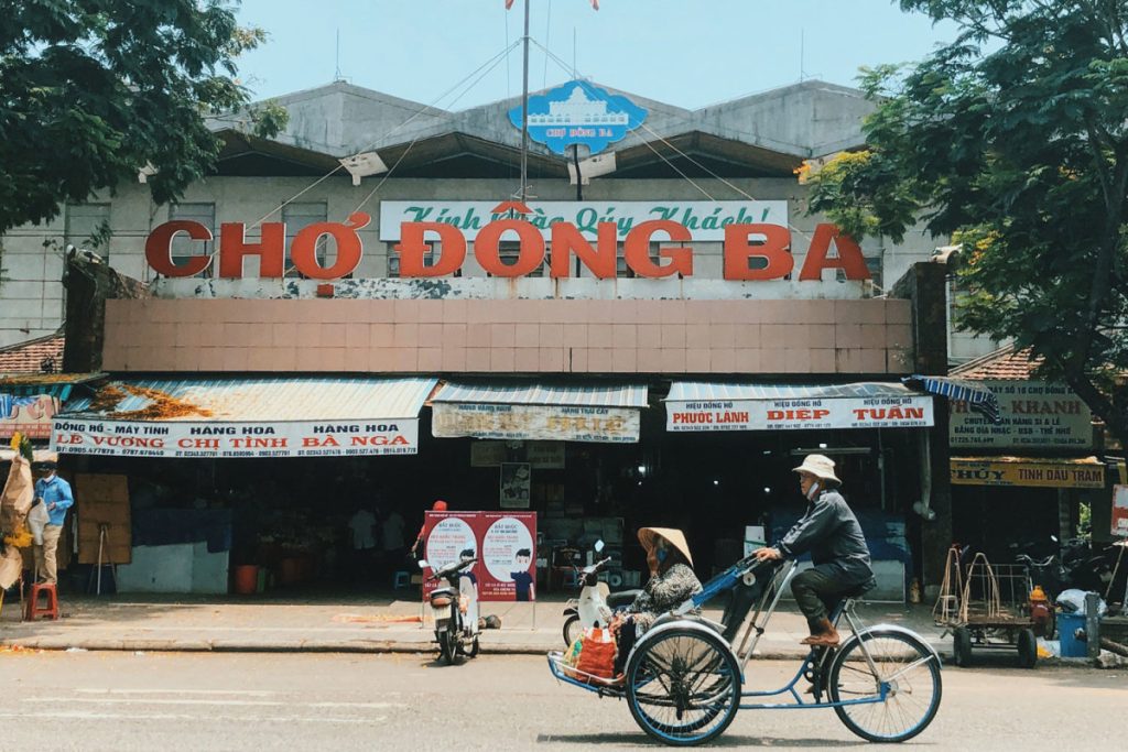 mercado dong ba hue vietnam