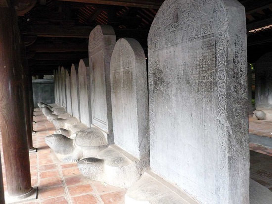 Recorde de estelas de pedra para concursos da dinastia real Lê e Mạc
