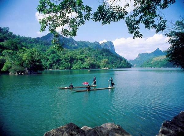 visita ao lago da baia do norte do vietname