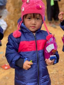 la visite du pere noel au village de lao10