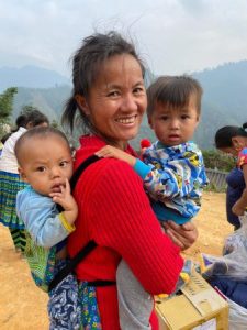 la visite du pere noel au village de lao2 Viagem humanitária em dezembro de 2020