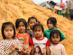 la visite du pere noel au village de lao3 Viagem humanitária em dezembro de 2020