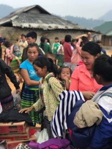 la visite du pere noel au village de lao5