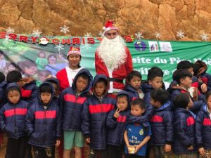 la visite du pere noel au village de lao6