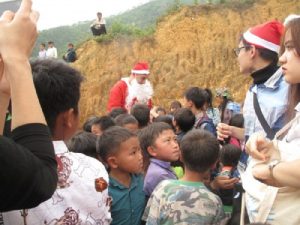 visita de papa noel al pueblo de laos1 1 Viagem humanitária em dezembro de 2020