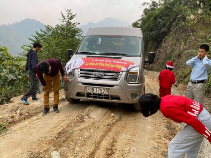 visita de papa noel al pueblo de laos1 Viagem humanitária em dezembro de 2020