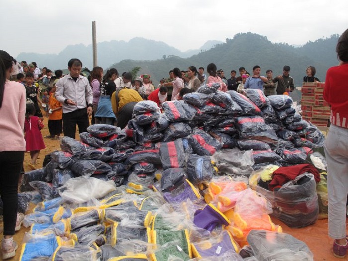 visita de papa noel al pueblo de laos3 Viagem humanitária em dezembro de 2020