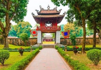 templo da literatura em hanoi vietnam viagem