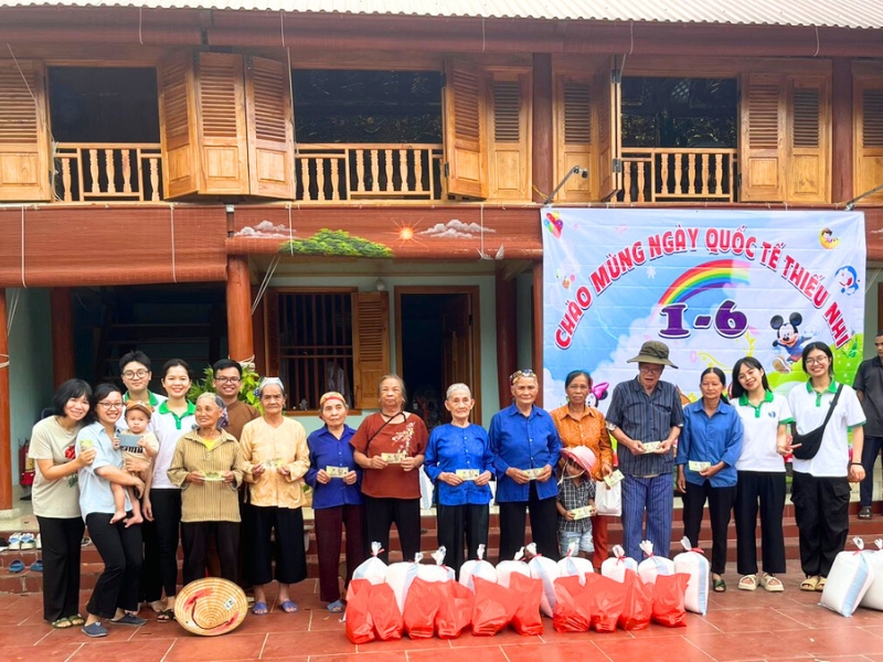 a horizon vietnam distribuiu arroz e presentes a pessoas em dificuldades na comuna de diem mac