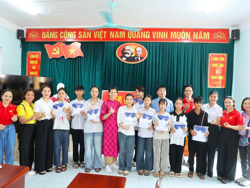 Bolsas de estudo e muitos outros presentes também foram oferecidos