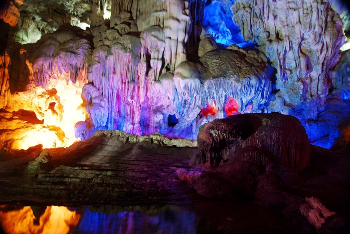 belle-grotte-baie-d-halong