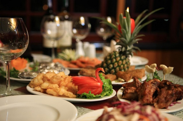 repas-a-bord-de-jonque-halong