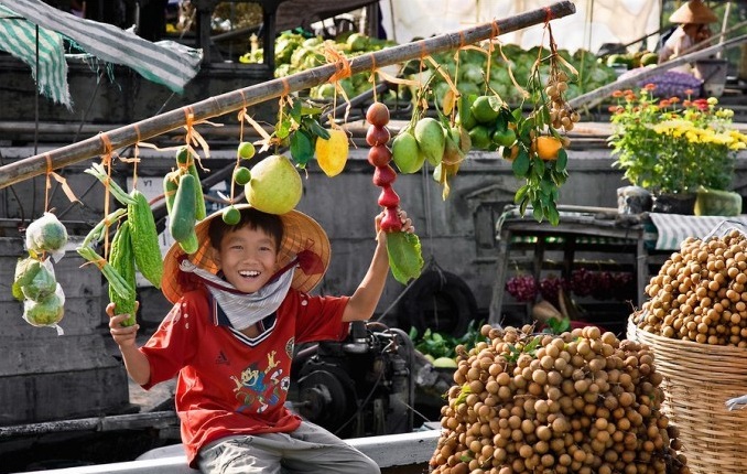 sourires-d-un-enfant-vietnam au marche