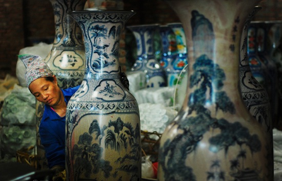 village-de-bat-trang-vietnam