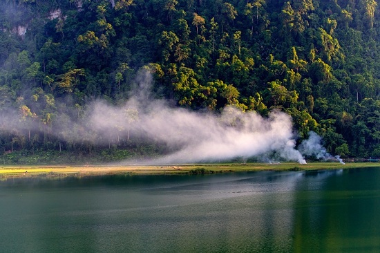 village-a-bord-du-lac-ba-be