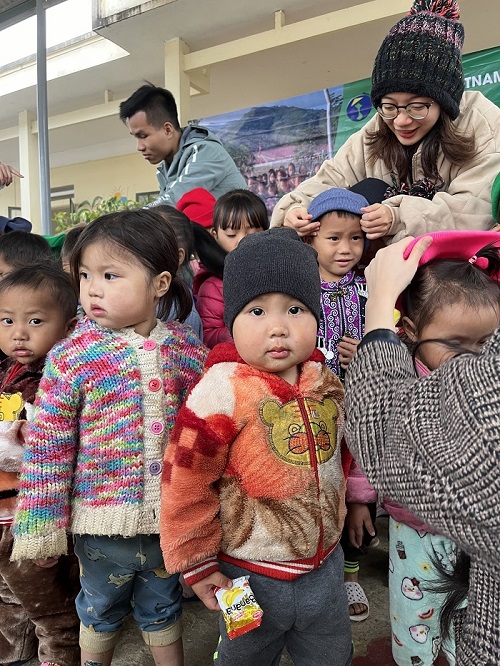 ajuda humanitaria em lao cai 13