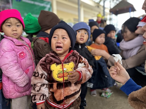 ajuda humanitaria em lao cai 17