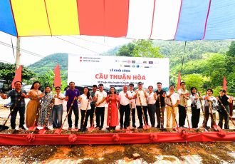 cerimonia de lancamento das obras da ponte thuan hoa comuna de lung cang